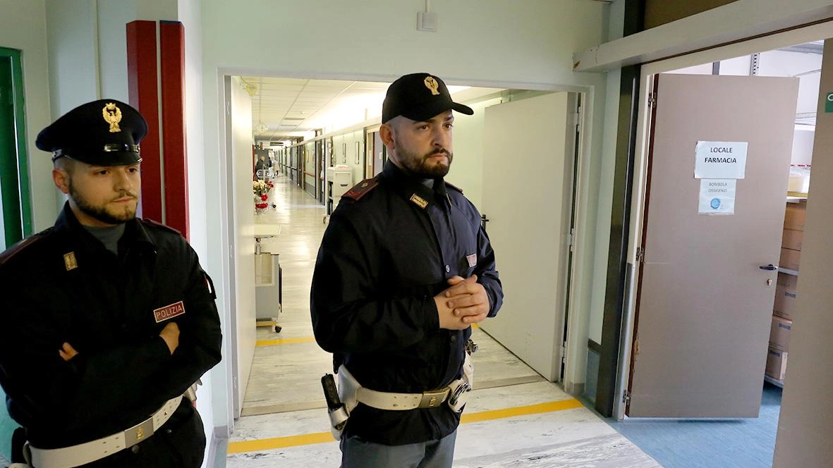 Commissariato e Guardia di finanza hanno scoperto che l’arma era una soft air