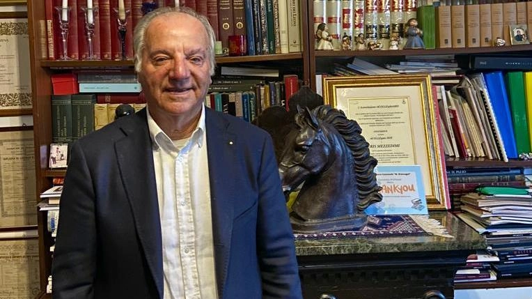 Meris Mezzedimi presiede la commissione giudicatrice del premio istituito in memoria di Andrea Corsoni giovane colligiano scomparso giovanissimo Meris Mezzedimi presiede la commissione giudicatrice del premio istituito in memoria di Andrea Corsoni giovane colligiano scomparso giovanissimo