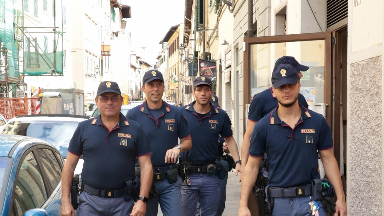 Gli agenti della polizia di Stato durante un controllo (foto d’archivio) Gli agenti della polizia di Stato durante un controllo (foto d’archivio)