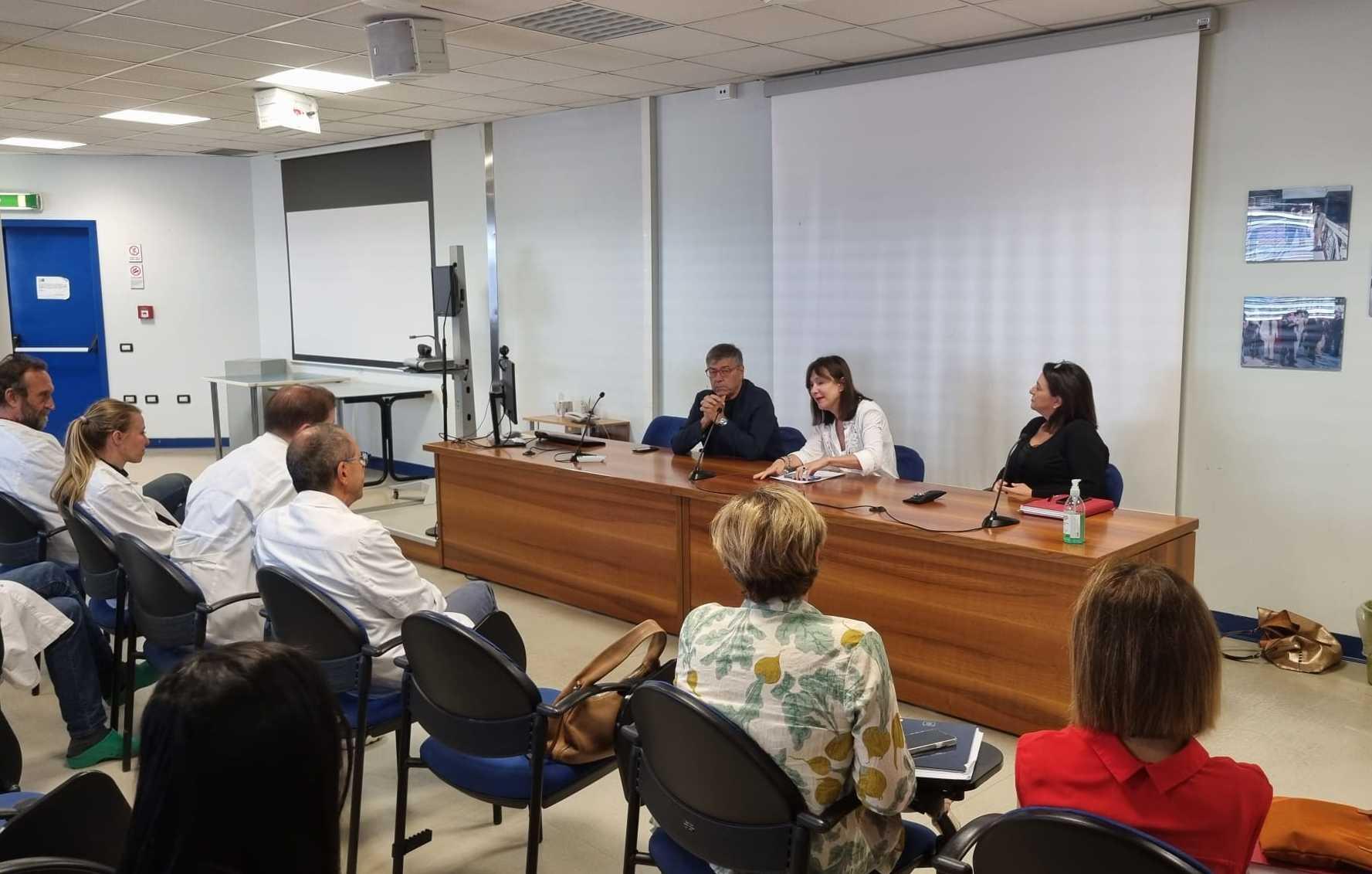 Primo confronto con la Asl. Sul tavolo le priorità di Murzi: "Va snellita la permanenza dei pazienti al Pronto Soccorso" Primo confronto con la Asl. Sul tavolo le priorità di Murzi: "Va snellita la permanenza dei pazienti al Pronto Soccorso"