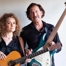 Un viaggio nel cuore della musica americana con la straordinaria folksinger Alice Howe e il grande Freebo