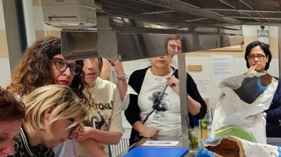 Tanti gli chef che hanno messo la loro esperienza a disposizione dei ragazzi. del “Bufalini“ Tanti gli chef che hanno messo la loro esperienza a disposizione dei ragazzi. del “Bufalini“