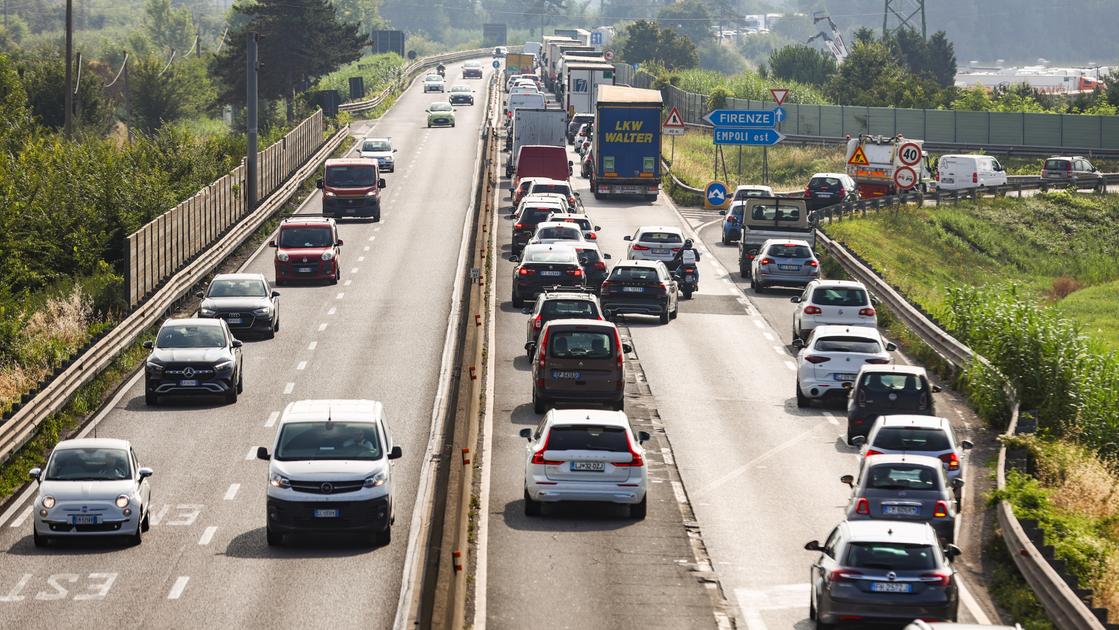 incidente in fipili quattro auto coinvolte lunghe code e traffico in tilt