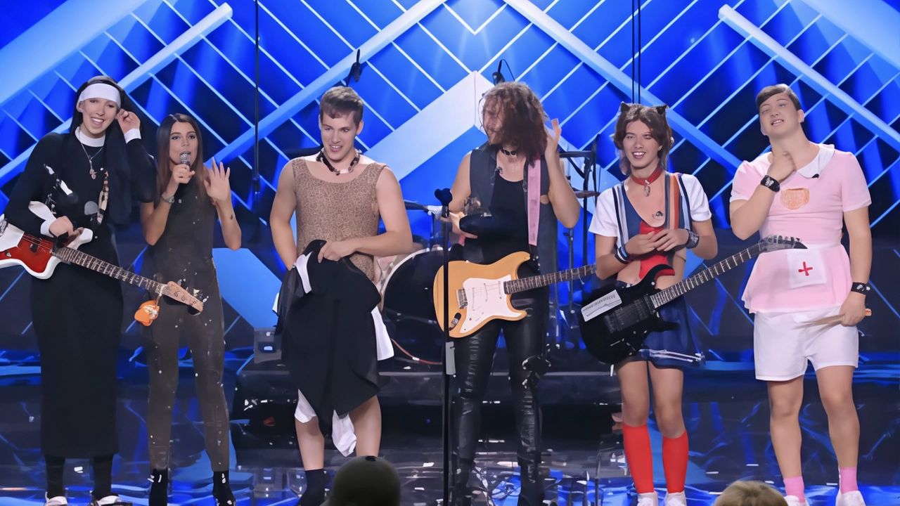 Una suora, Sailor Moon, un’infermiera, un poliziotto e un body leopardato: così si sono esibiti i Puncake sul palco di X Factor per la serata Disco Music Una suora, Sailor Moon, un’infermiera, un poliziotto e un body leopardato: così si sono esibiti i Puncake sul palco di X Factor per la serata Disco Music