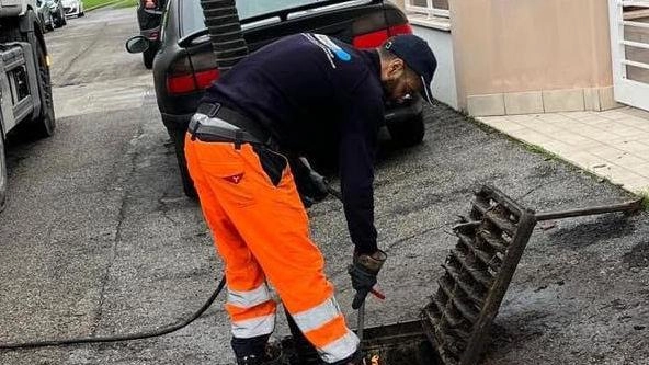 La città è costretta a fare i conti con i danni causati dal cattivo meteo. Tra i problemi maggiori i sistemi di scolo e la pulizia di fogne e caditoie. Il sindaco chiarisce: "È necessaria la collaborazione degli enti preposti". La città è costretta a fare i conti con i danni causati dal cattivo meteo. Tra i problemi maggiori i sistemi di scolo e la pulizia di fogne e caditoie. Il sindaco chiarisce: "È necessaria la collaborazione degli enti preposti".