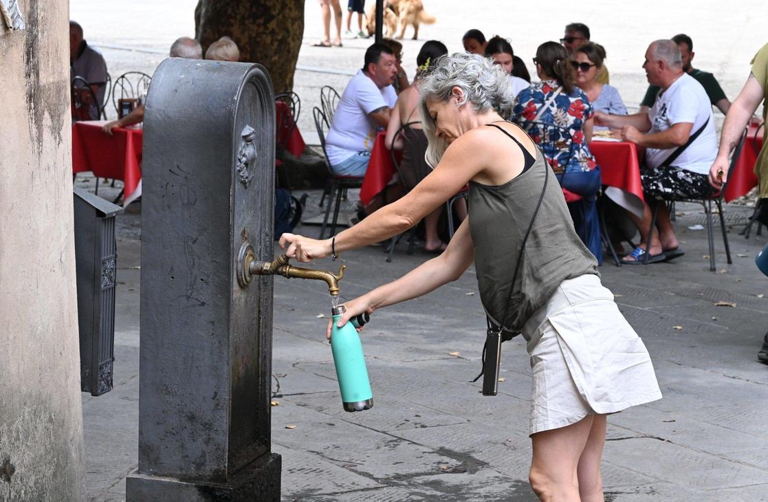 Lucca, è un caldo da paura: superati i 38 gradi, e non è finita Lucca, è un caldo da paura: superati i 38 gradi, e non è finita