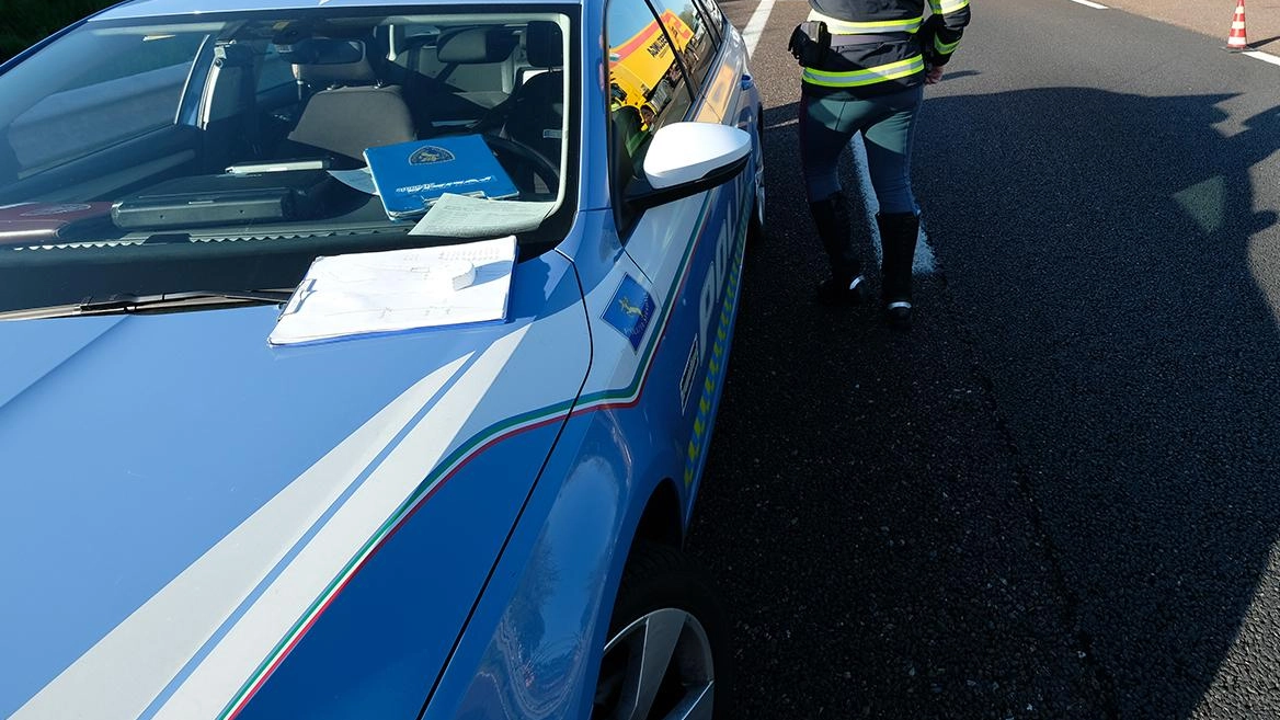 Il veicolo contromano è stato intercettato e bloccato dalla polizia stradale di Pisa con il supporto del personale di Avr