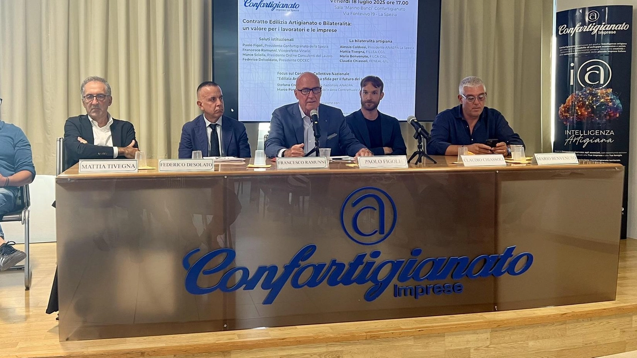 Il tavolo dei relatori dell’incontro. organizzato da Confartigianato Il tavolo dei relatori dell’incontro. organizzato da Confartigianato
