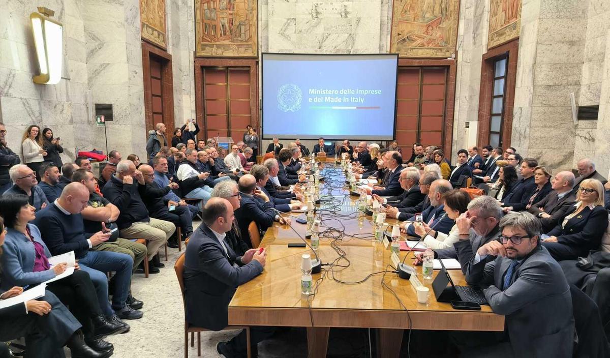 https://www.lanazione.it/image-service/view/acePublic/alias/contentid/NzBlMDIzMGMtNjY3ZC00/0/beko-sara-un-agosto-di-speranza-partono-le-visite-allo-stabilimento.jpeg?f=1.91:1&w=1200