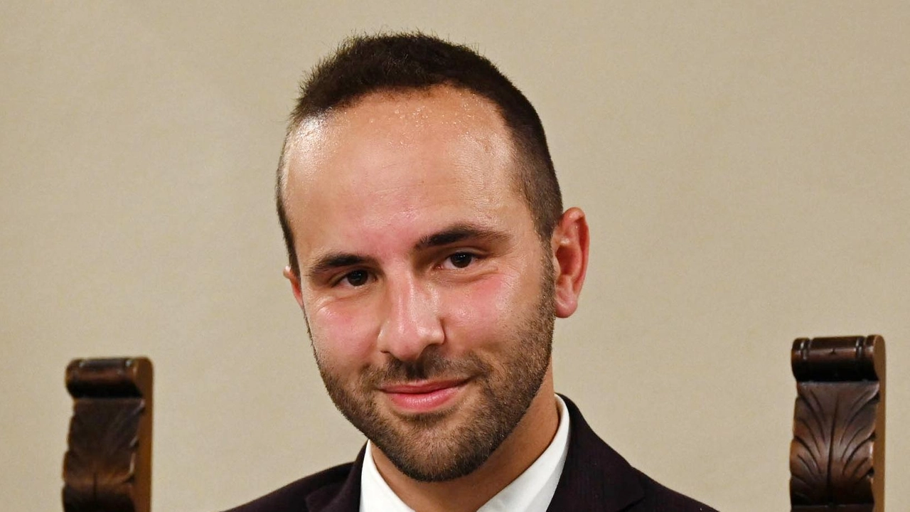 Il consigliere comunale del Pd Vincenzo Alfarano chiede chiarimenti sulla selezione del nuovo dirigente da Sistema Ambiente, denunciando ritardi e mancanza di trasparenza. Il consigliere comunale del Pd Vincenzo Alfarano chiede chiarimenti sulla selezione del nuovo dirigente da Sistema Ambiente, denunciando ritardi e mancanza di trasparenza.