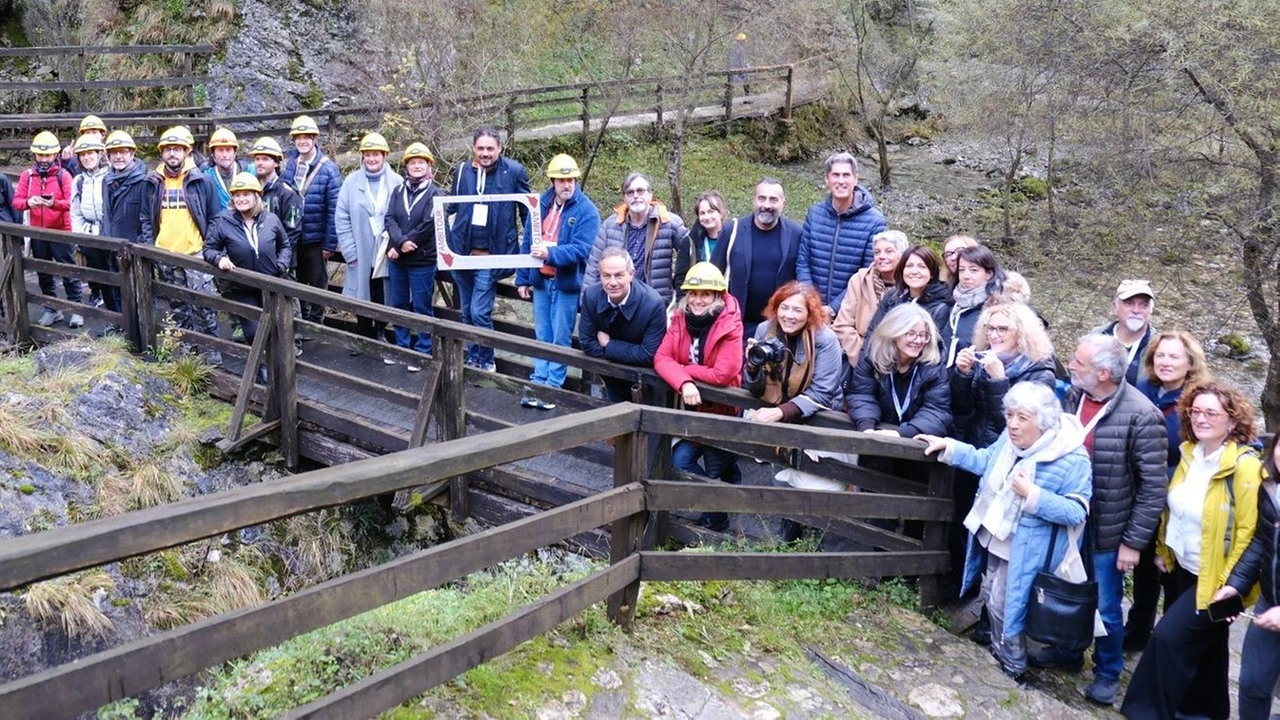 Il gruppo dei partecipanti alla quarta tappa dell’AmbiTour Il gruppo dei partecipanti alla quarta tappa dell’AmbiTour