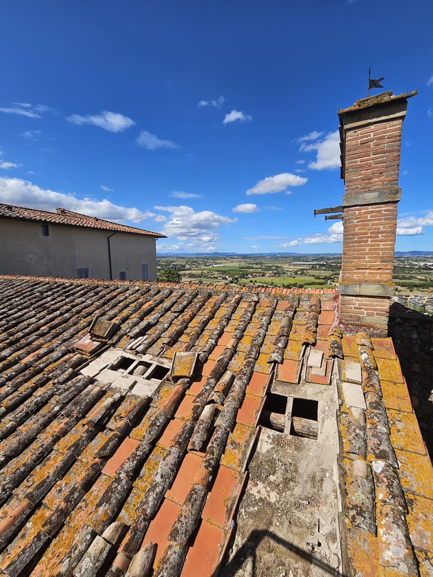Sostituito il trave mmalorato del tetto dell'Auditorium “Le Santucce”