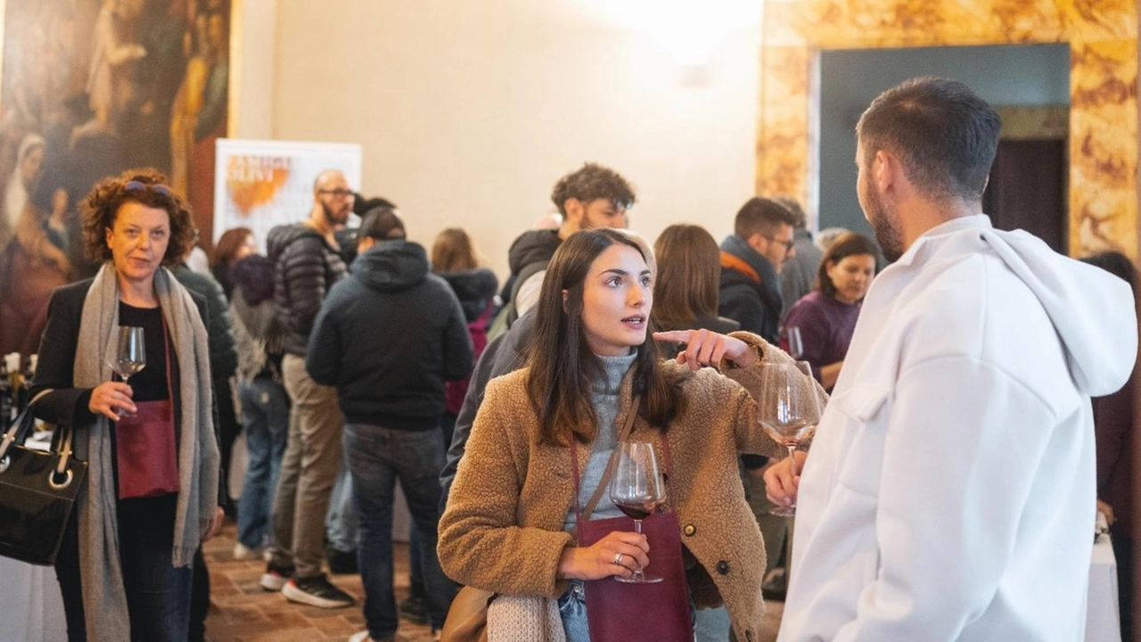 Un’immagine dell’edizione 2024 dell’Orcia Wine Festival che anche quest’anno sarà ospitato nelle sale di Palazzo Chigi a San Quirico d’Orcia