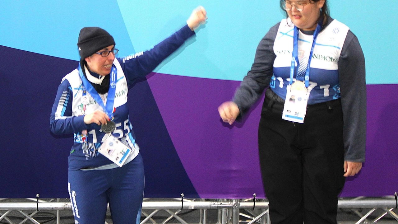 Tante emozioni a Torino e uno splendido argento per l’atleta massese. Nella finale dei 100 metri è stata squalificata perché... andava troppo forte. E nella staffetta femminile l’azzurra ha sfiorato un’altra medaglia. Tante emozioni a Torino e uno splendido argento per l’atleta massese. Nella finale dei 100 metri è stata squalificata perché... andava troppo forte. E nella staffetta femminile l’azzurra ha sfiorato un’altra medaglia.