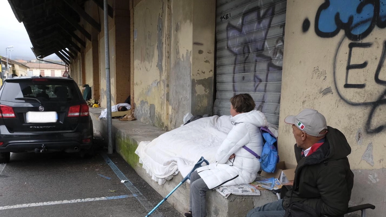 Il giovane sarzanese in compagnia di tre amici, la notte di Pasqua del marzo 2024, durante una lite aveva colpito alla testa Felice Loiacono, un senza tetto molto conosciuto in città incontrato ai giardini della stazione ferroviaria Il giovane sarzanese in compagnia di tre amici, la notte di Pasqua del marzo 2024, durante una lite aveva colpito alla testa Felice Loiacono, un senza tetto molto conosciuto in città incontrato ai giardini della stazione ferroviaria