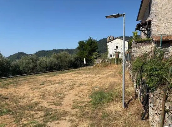 Recupero aree dismesse. L’ex scuola di Fabbiano ospiterà un parco giochi