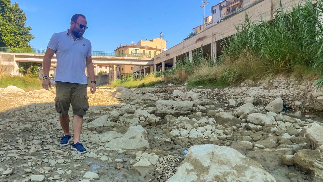 La Pesa di nuovo in secca. Il consiglio comunale? “Lo faremo dentro l’alveo”