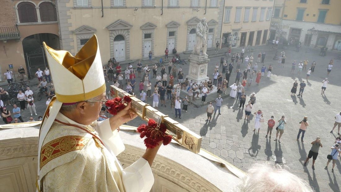 Come tradizione, oggi è previsto uno degli appuntamenti annuali con l’Ostensione della Sacra Cintola Come tradizione, oggi è previsto uno degli appuntamenti annuali con l’Ostensione della Sacra Cintola