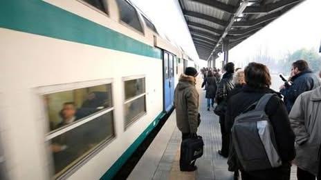 https://www.lanazione.it/image-service/view/acePublic/alias/contentid/NzE1ZmExNGEtZmY0Zi00/0/la-maledetta-primavera-dei-pendolari.jpeg?f=16:9&w=1200&h=630