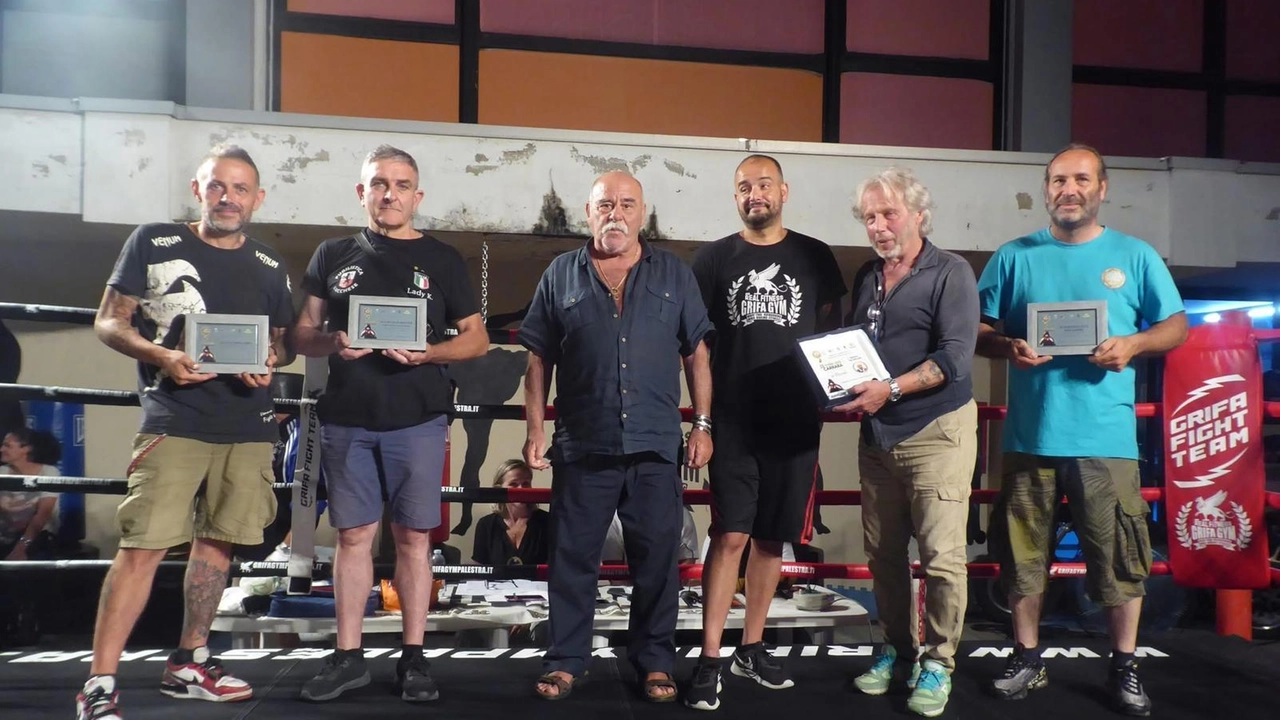 Il ds Franchini, il 3° da sinistra, durante le premiazioni sul ring di Montecatini Il ds Franchini, il 3° da sinistra, durante le premiazioni sul ring di Montecatini