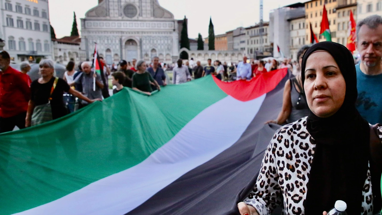 Firenze, il corteo pro Palestina (foto Marco Mori/New Press Photo) Firenze, il corteo pro Palestina (foto Marco Mori/New Press Photo)