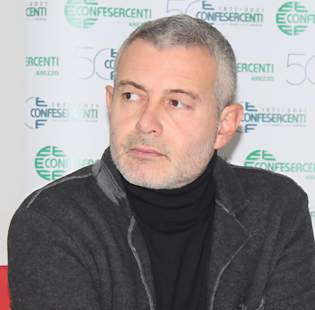 "Traditi dalla fiera del Mestolo". Musi lunghi in giro tra i banchi. E cresce la crisi degli ambulanti