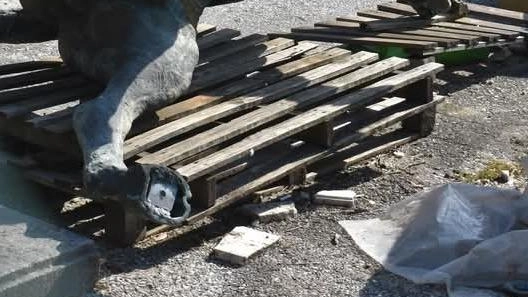 Annuncio del sindaco dopo le proteste dei cittadini. Ma slitta il raddoppio del parcheggio