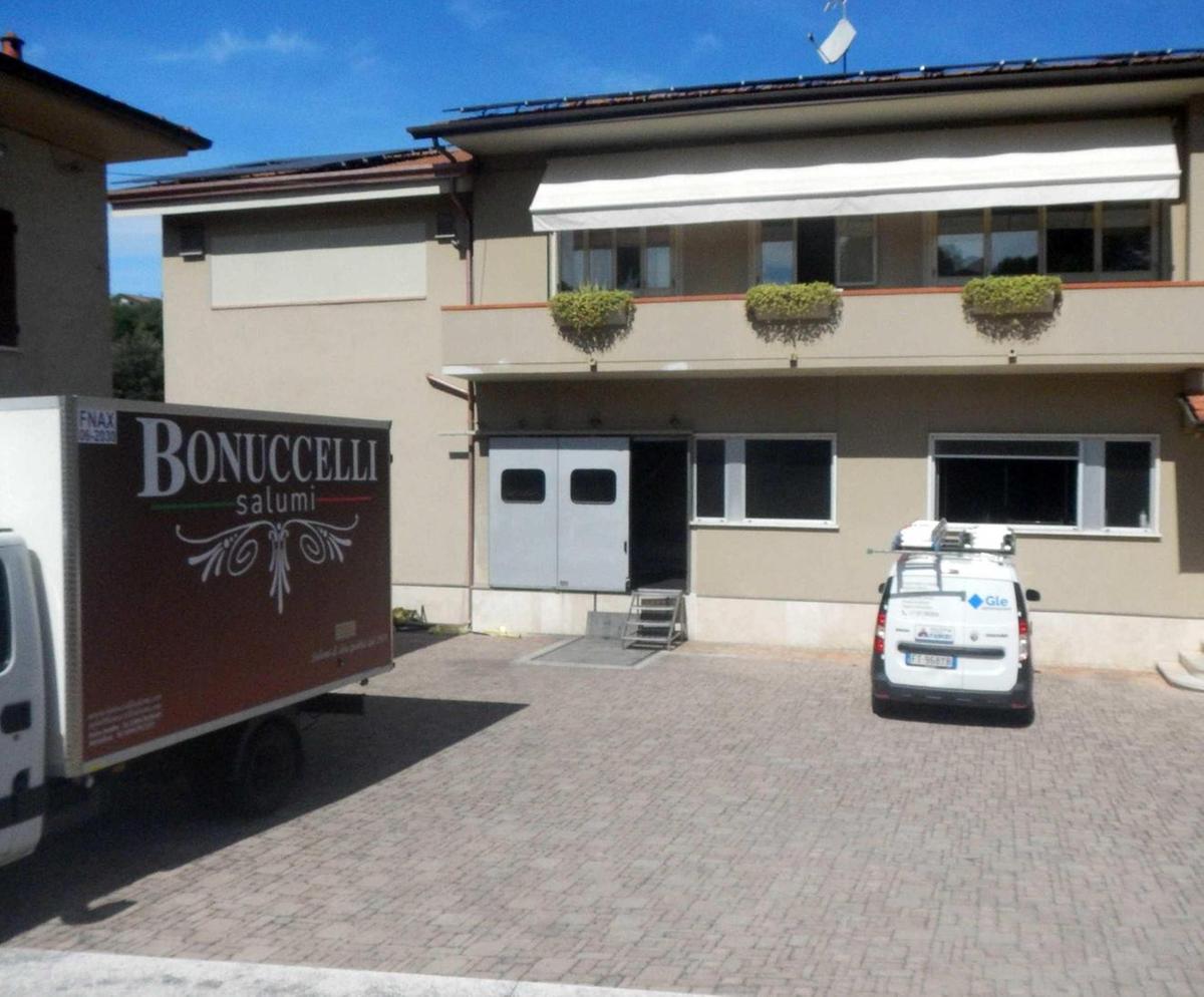 distrutto il laboratorio nota norcineria devastata da un vasto incendio