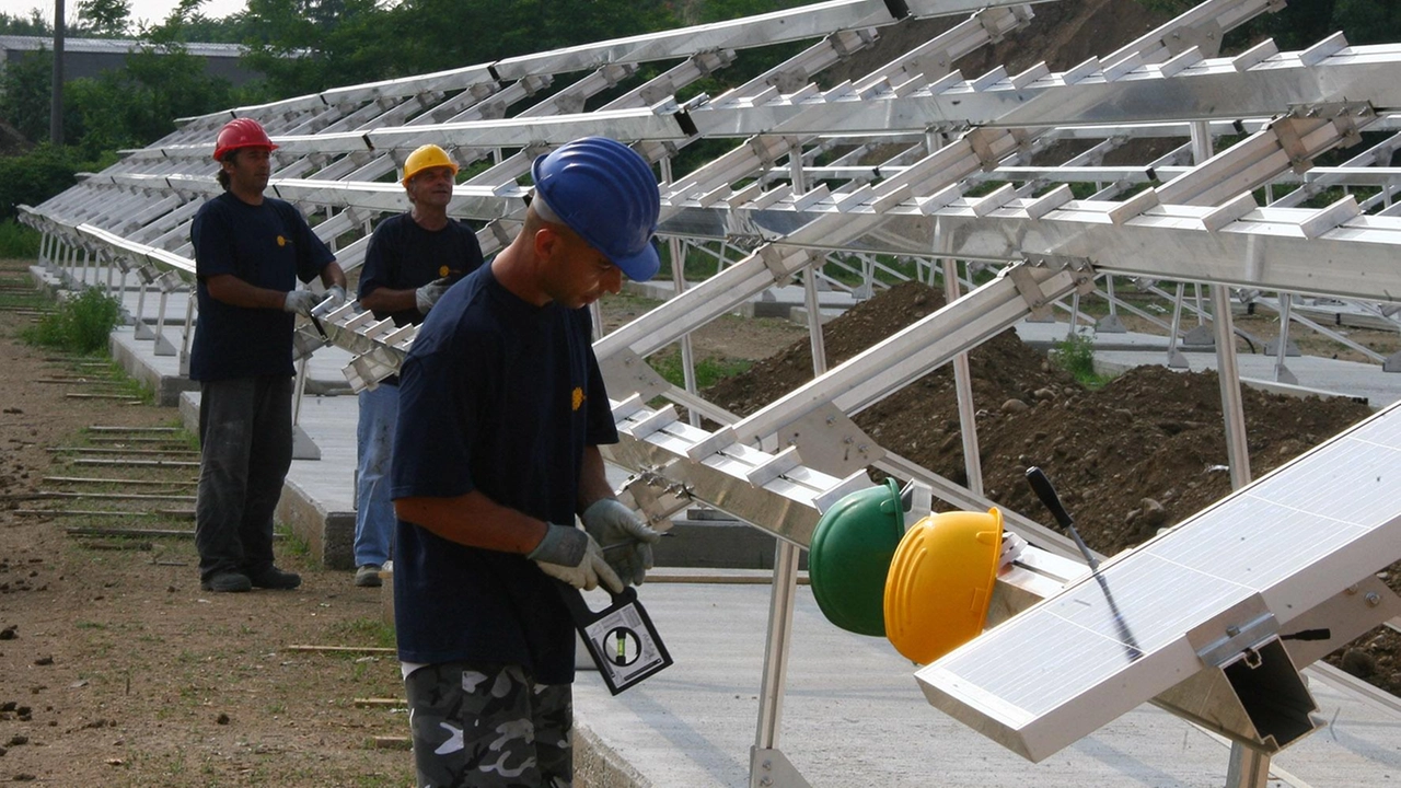 Il Comune di San Miniato sta valutando la creazione di una comunità energetica per promuovere fonti rinnovabili e sostenibilità, con focus sull'area industriale e conciaria. Il Comune di San Miniato sta valutando la creazione di una comunità energetica per promuovere fonti rinnovabili e sostenibilità, con focus sull'area industriale e conciaria.