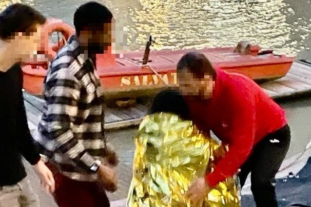 Il salvataggio della ragazza