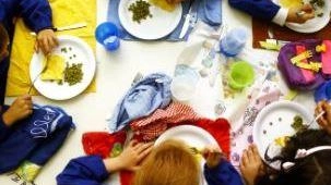 Famiglie messe in difficoltà per il costo esagerato del pranzo del gestore della mensa