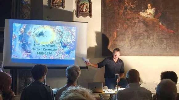 Un momento della conferenza dello storico dell’arte Francesco Menconi nell’oratorio dei Rossi a Fosdinovo Un momento della conferenza dello storico dell’arte Francesco Menconi nell’oratorio dei Rossi a Fosdinovo