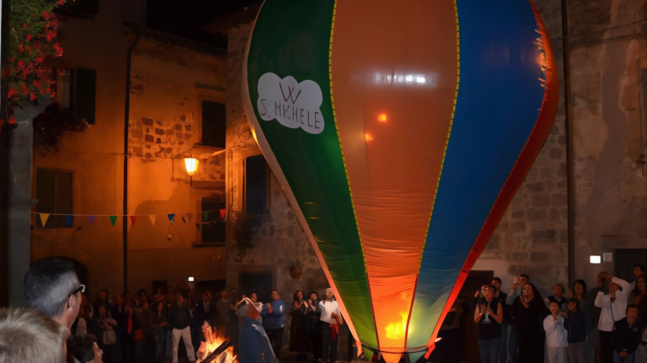 Anche quest’anno a Santa Fiora in occasione della «Festa di San Michele» da piazza Garibaldi si solleverà il pallone aerostatico Anche quest’anno a Santa Fiora in occasione della «Festa di San Michele» da piazza Garibaldi si solleverà il pallone aerostatico