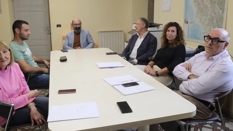 Tante opere in programma, cittadini preoccupati per i lavori in via Quartieri. Interventi in vista alla caserma dei carabinieri e al teatro per eliminare le barriere.