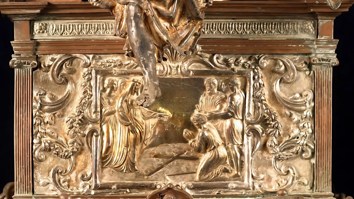 La reliquia era stata donata da Elia alla chiesa di San Francesco in una tavola d’avorio. Sulla custodia i protagonisti della Leggenda: conferma la storia da cui partì il capolavoro.