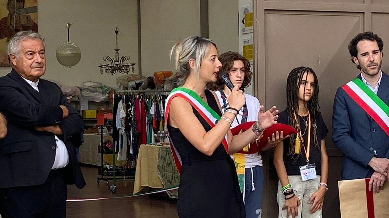 L’inaugurazione del mercatino L’inaugurazione del mercatino
