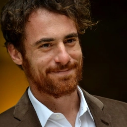 Germano, la piazza diventa cinema, con lui Theardo suona in diretta