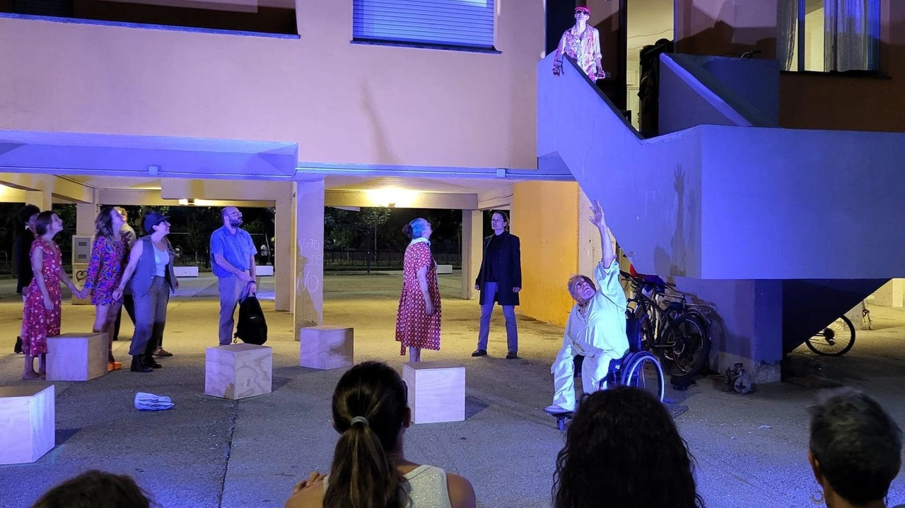 Dal 18 al 20 luglio il quartiere si trasformerà in un palcoscenico per laboratori, teatro, poesia, performance e concerti per la quarta edizione della rassegna. Dal 18 al 20 luglio il quartiere si trasformerà in un palcoscenico per laboratori, teatro, poesia, performance e concerti per la quarta edizione della rassegna.