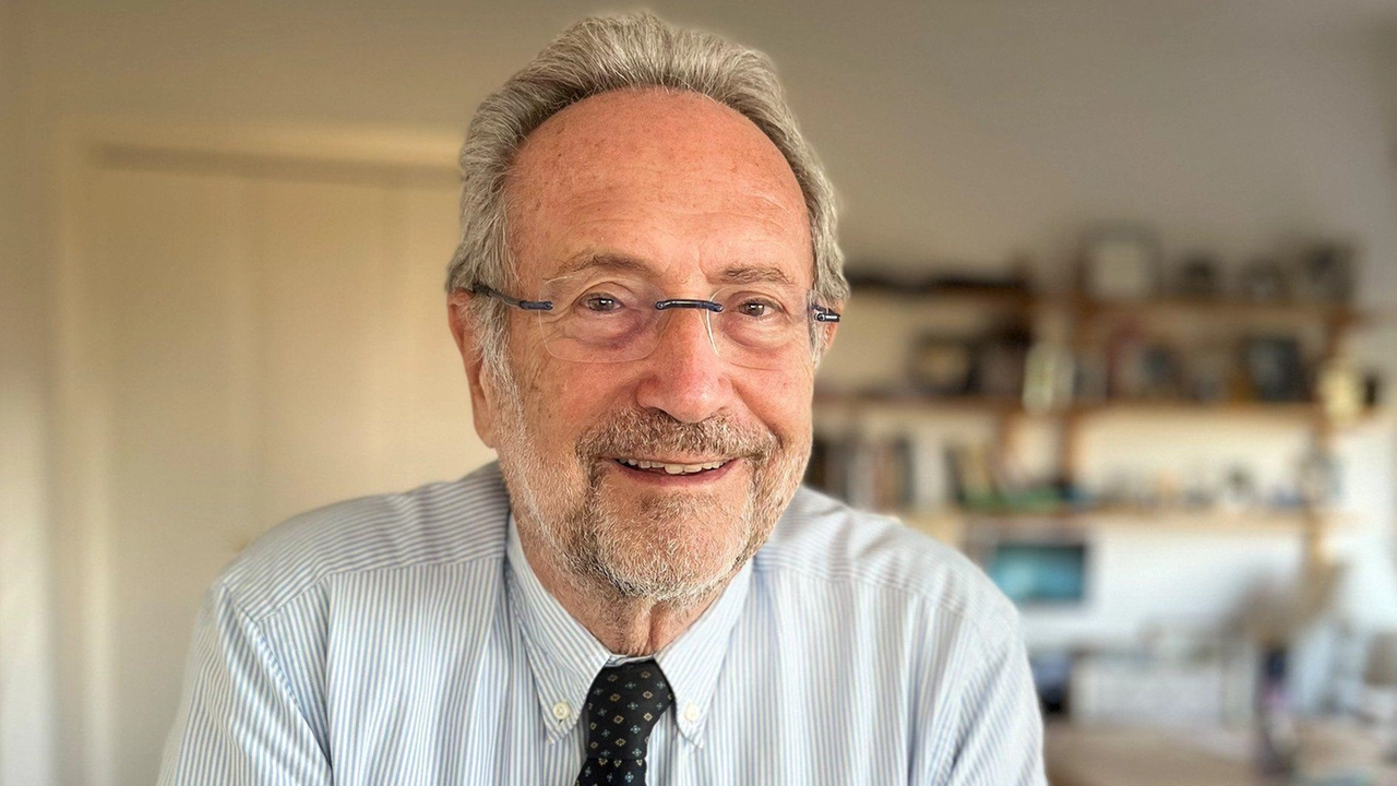 Roberto Zaccaria, professore ordinario di Diritto costituzionale, presidente del Consiglio italiano per i rifugiati, oggi sarà ospite nella terrazza di Capalbio Libri Roberto Zaccaria, professore ordinario di Diritto costituzionale, presidente del Consiglio italiano per i rifugiati, oggi sarà ospite nella terrazza di Capalbio Libri