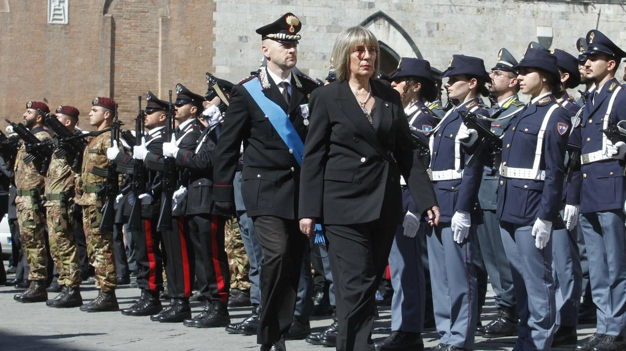 Celebrazione ieri della Festa della Repubblica con la consegna delle onorificenze. La presidente della Provincia: "La nostra richiesta di pace deve essere continua". .
