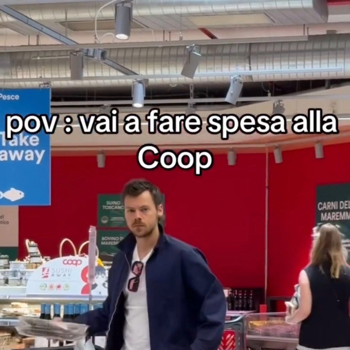 Harry Styles a fare la spesa alla Coop di Orbetello