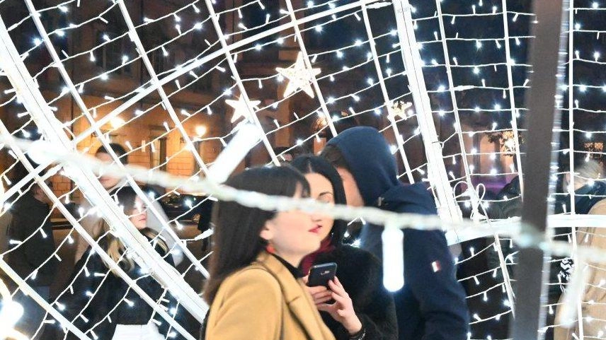 Il nuovo Villaggio di Natale a Lucca, con casine in legno e prodotti tradizionali, si prepara ad accogliere artigiani e produttori dal 23 novembre al 6 gennaio 2025. Un'occasione per immergersi nell'atmosfera natalizia e scoprire sapori autentici. Il nuovo Villaggio di Natale a Lucca, con casine in legno e prodotti tradizionali, si prepara ad accogliere artigiani e produttori dal 23 novembre al 6 gennaio 2025. Un'occasione per immergersi nell'atmosfera natalizia e scoprire sapori autentici.