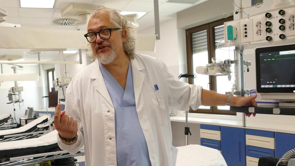 Maurizio Zanobetti guida il Pronto soccorso dell’ospedale dove ogni giorno entrano in. media 195 persone Maurizio Zanobetti guida il Pronto soccorso dell’ospedale dove ogni giorno entrano in. media 195 persone