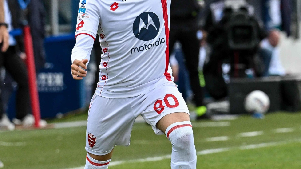 Samuele Vignato, classe 2004 svincolatosi dal Monza dopo aver raccolto 49 presenze in 4 anni in Brianza, ha segnato sia in Serie B che in Serie A Samuele Vignato, classe 2004 svincolatosi dal Monza dopo aver raccolto 49 presenze in 4 anni in Brianza, ha segnato sia in Serie B che in Serie A