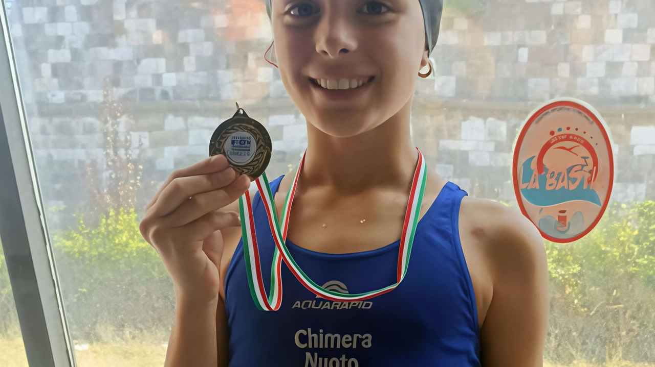 NUOTO: un titolo toscano per il club alla finale regionale degli Esordienti B. Chimera in festa: Ginevra Pilastri è la campionessa regionale nei 100 dorso