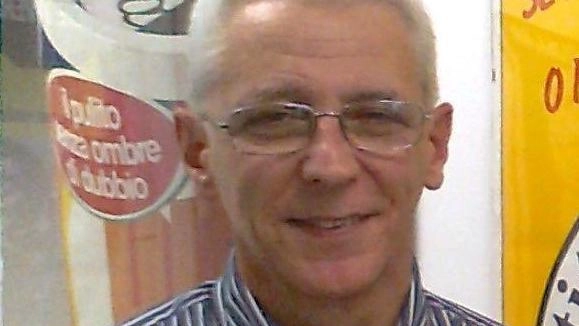 . Lo scrittore Carlo Del Nero, autore del romanzo Polifonia di un borgo. “Non muove foglia” che presenta nell’incontro organizzato da LaAV Massa . Lo scrittore Carlo Del Nero, autore del romanzo Polifonia di un borgo. “Non muove foglia” che presenta nell’incontro organizzato da LaAV Massa