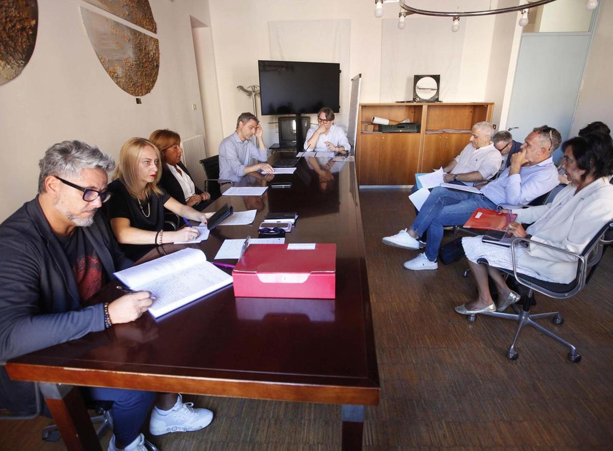 cer dibattito in commissione fuoco incrociato sullo statuto brusca frenata per il progetto