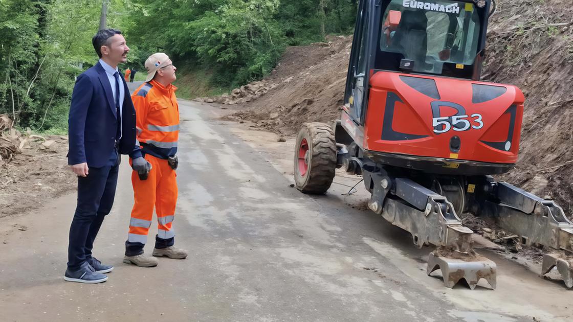 sant amato operai al lavoro sulla frana