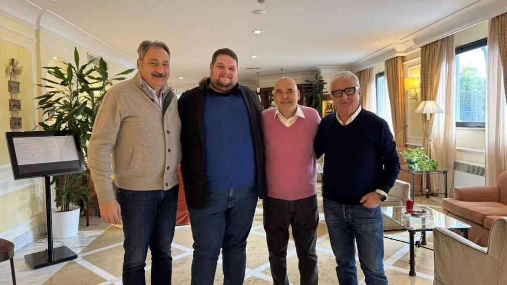 Il sindaco di Colle Val d’Elsa,. Piero Pii, l’assessore alla cultura Daniele Tozzi ed il consigliere delegato. Pietro Nencini hanno incontrato Giordano Bruno Guerri Il sindaco di Colle Val d’Elsa,. Piero Pii, l’assessore alla cultura Daniele Tozzi ed il consigliere delegato. Pietro Nencini hanno incontrato Giordano Bruno Guerri