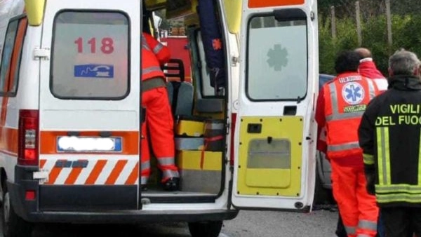La donna è stata soccorsa e portata al policlinico delle Scotte (foto archivio) La donna è stata soccorsa e portata al policlinico delle Scotte (foto archivio)